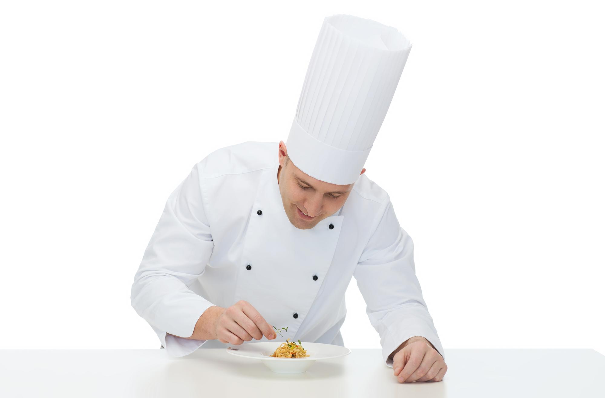 Großes Foto: Küchenchef beim Anrichten eines Menüs